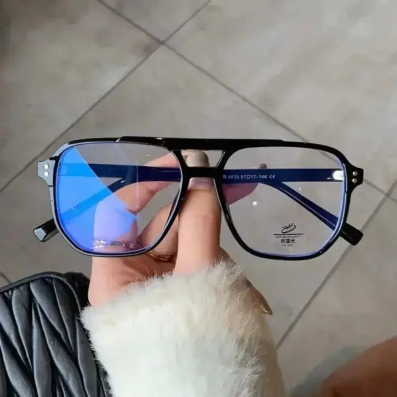 1 unidad de gafas modernas con filtro de luz azul, nuevas, para hombre y mujer, con montura transparente para usar frente a pantallas de ordenador, estilo retro y forma cuadrada.