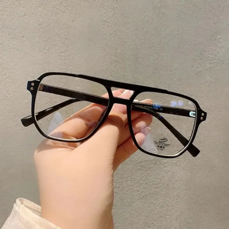 1 unidad de gafas modernas con filtro de luz azul, nuevas, para hombre y mujer, con montura transparente para usar frente a pantallas de ordenador, estilo retro y forma cuadrada.